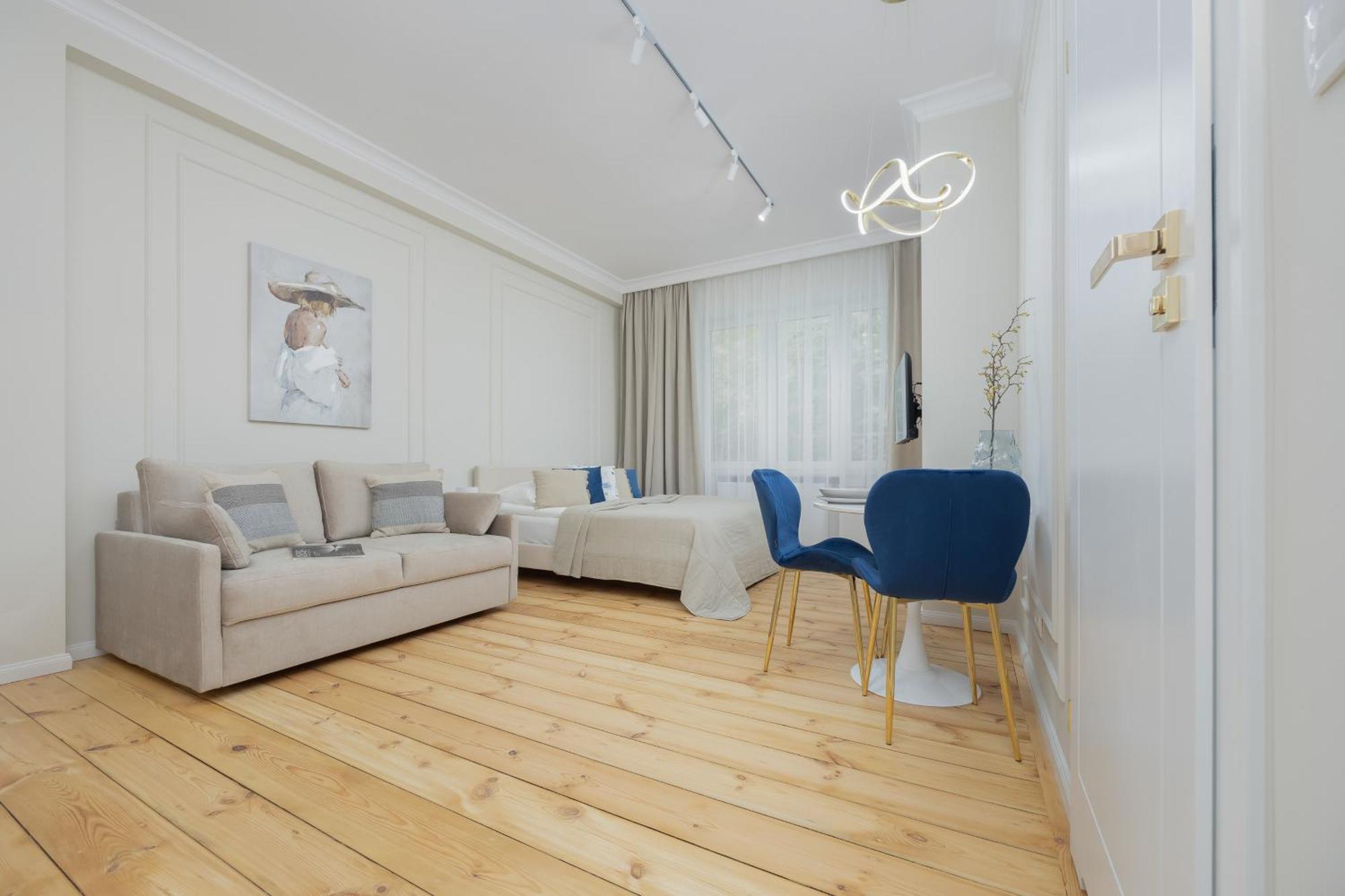 Elegant Grojecka In By Renters Lägenhet *
