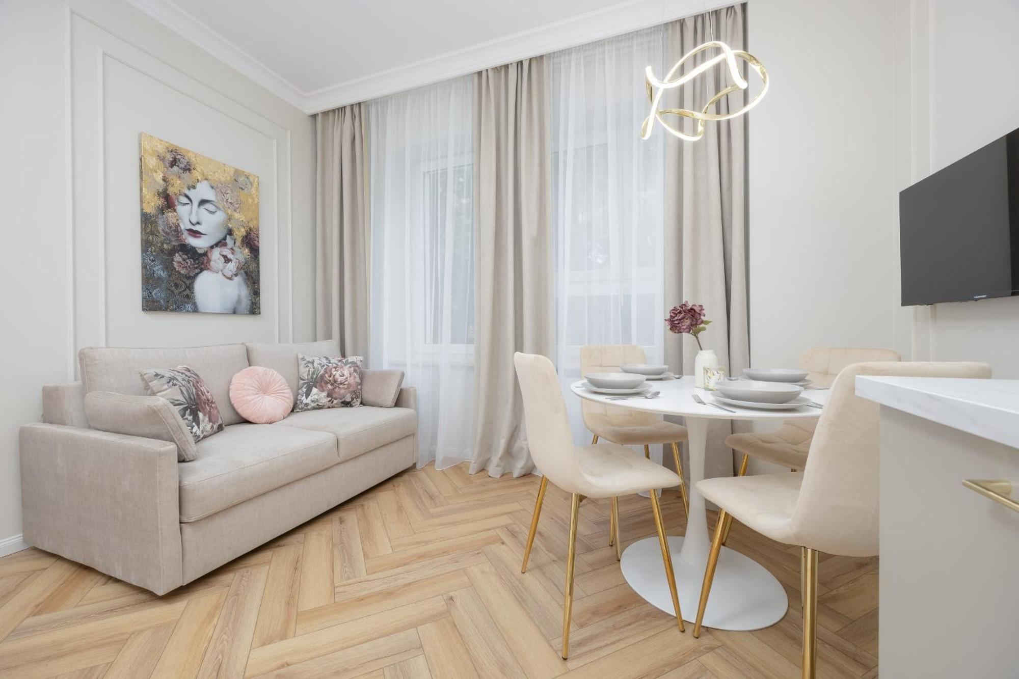 Lägenhet Elegant Grojecka In By Renters *