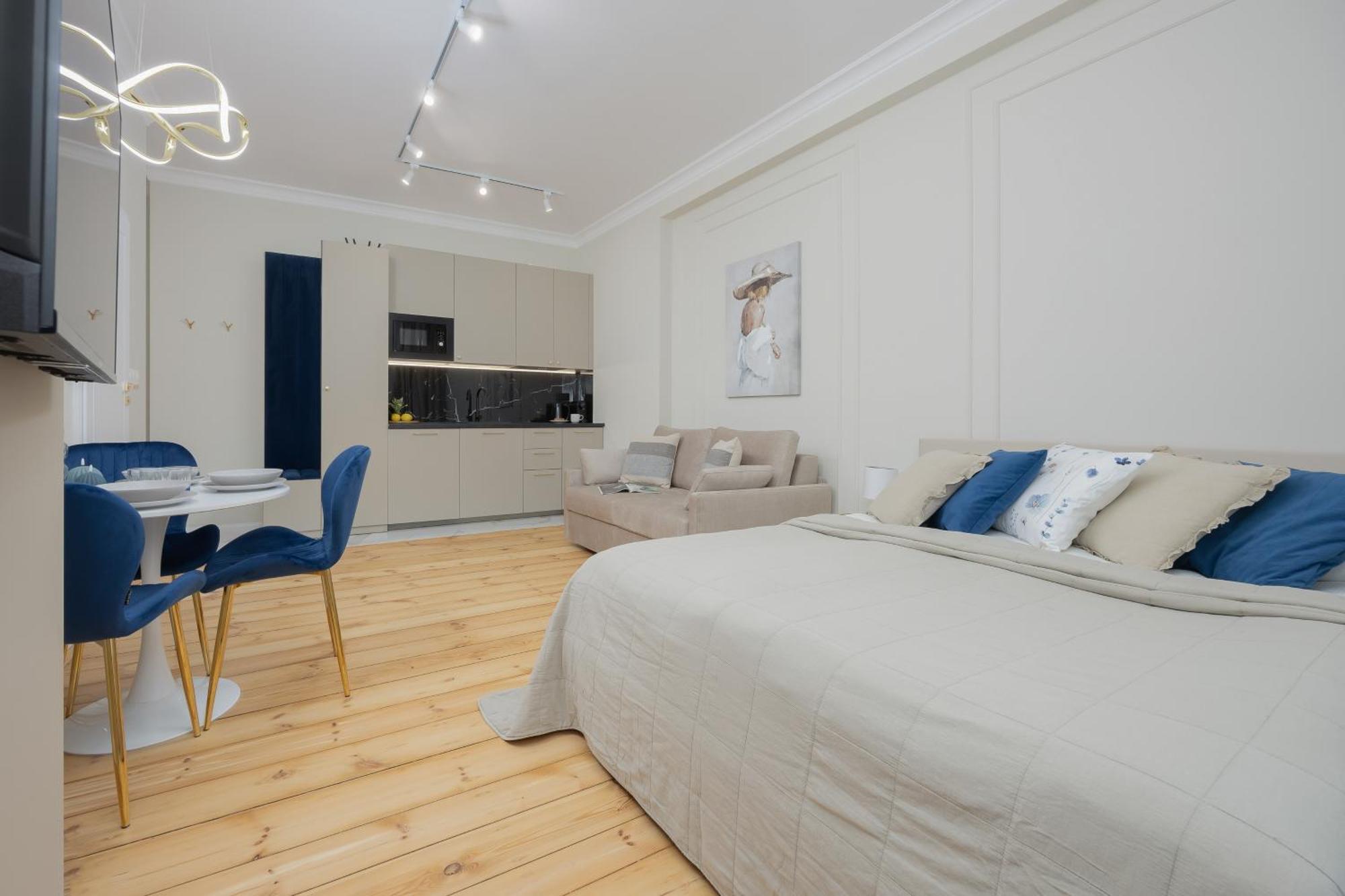 Elegant Grojecka In By Renters * Warszawa