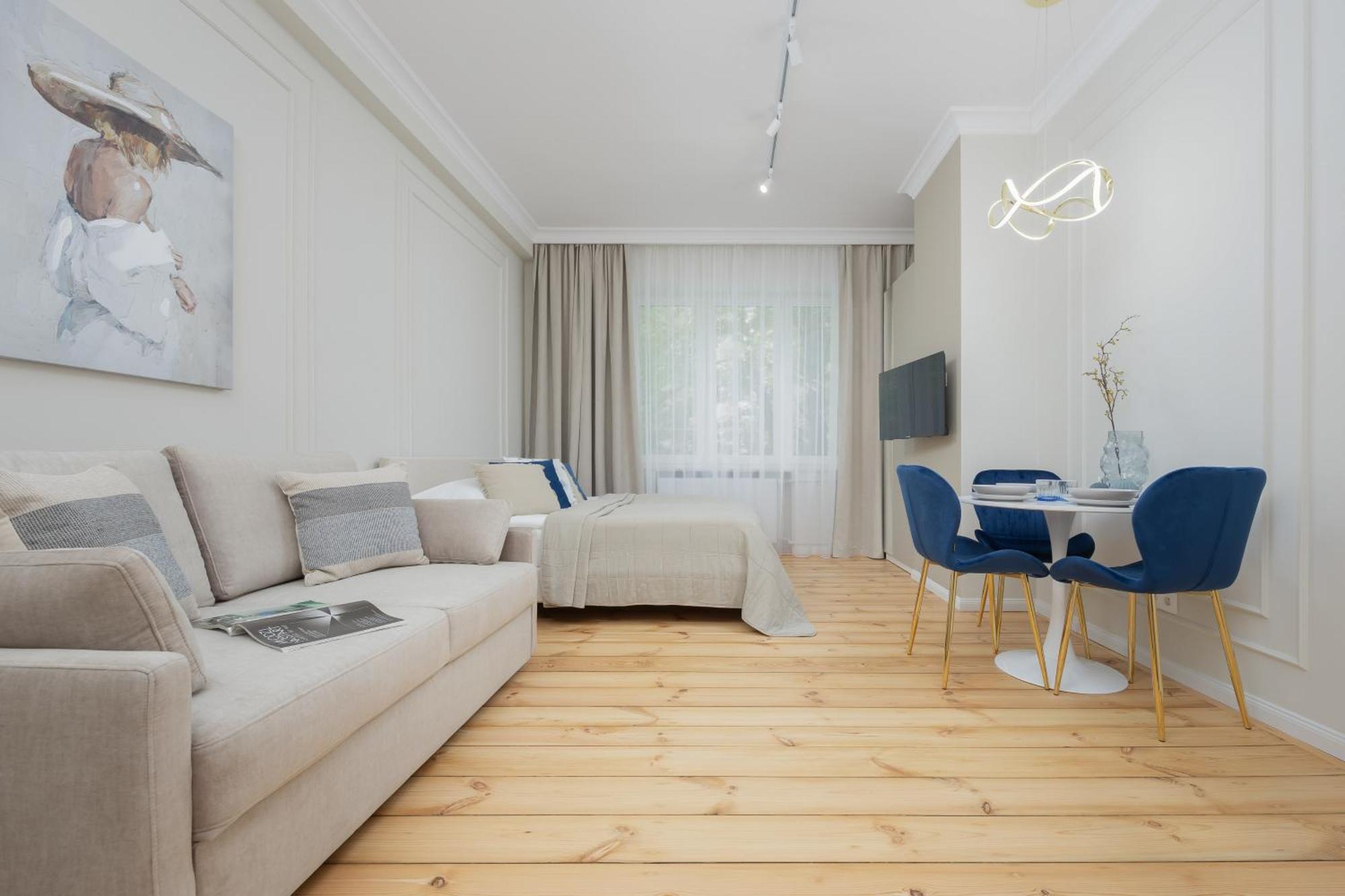 Elegant Grojecka In By Renters * Warszawa