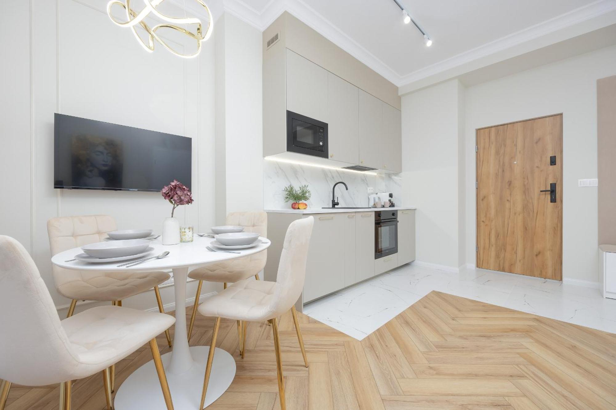 Elegant Grojecka In By Renters *