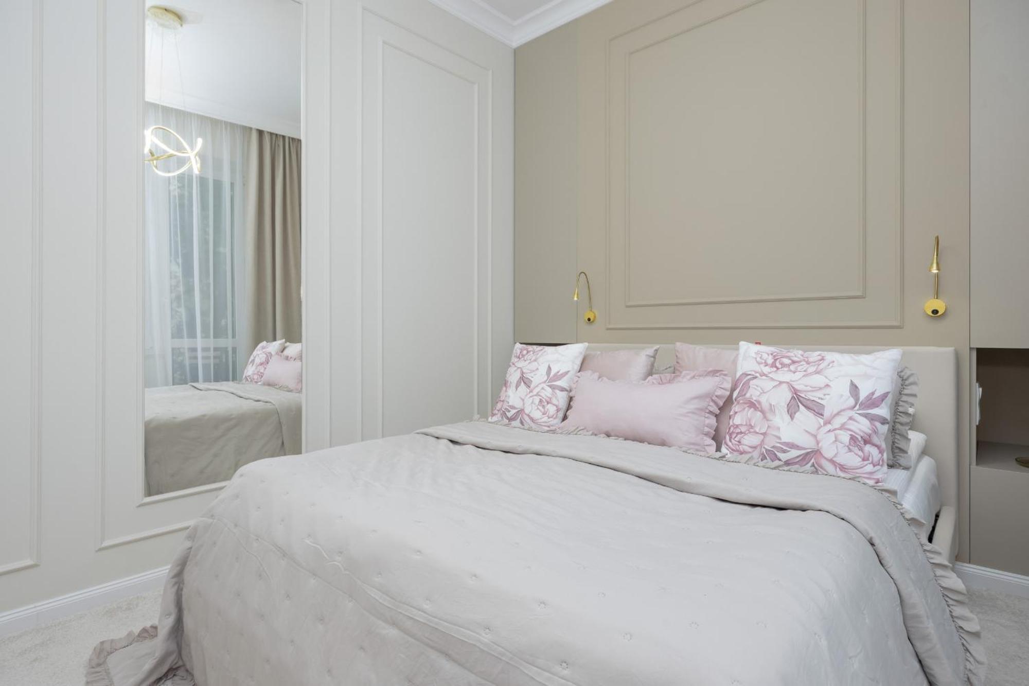 Elegant Grojecka In By Renters Lägenhet