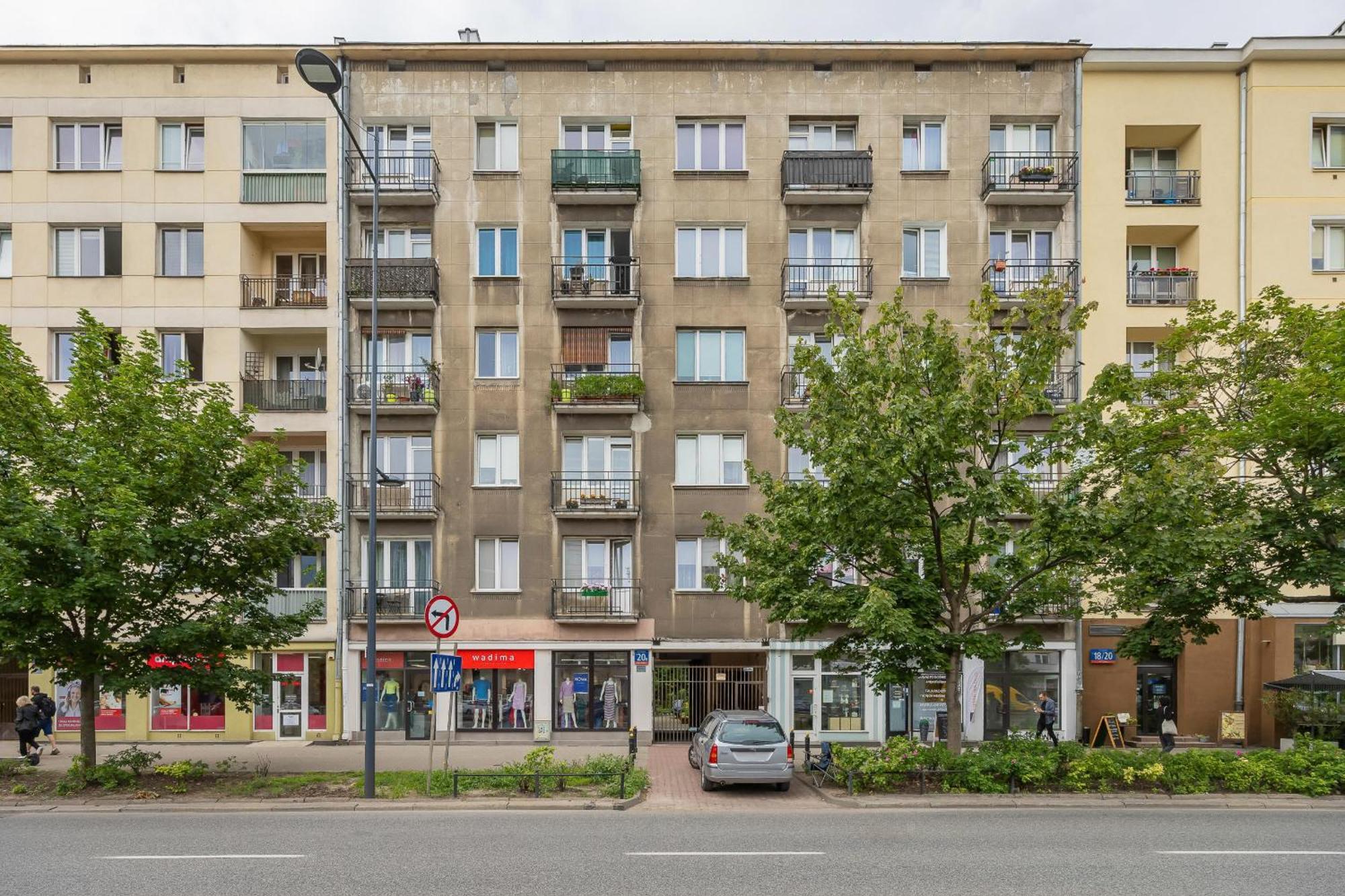 Elegant Grojecka In By Renters Butas Warsaw